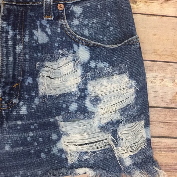 Levi’s distressed bleached frayed cutoff shorts 7 - Picture 3 of 6